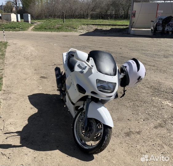 Мотоцикл kawasaki ZZR400