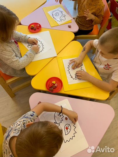 Няня воспитатель