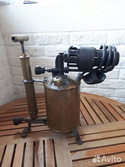 Антикварная паяльная лампа