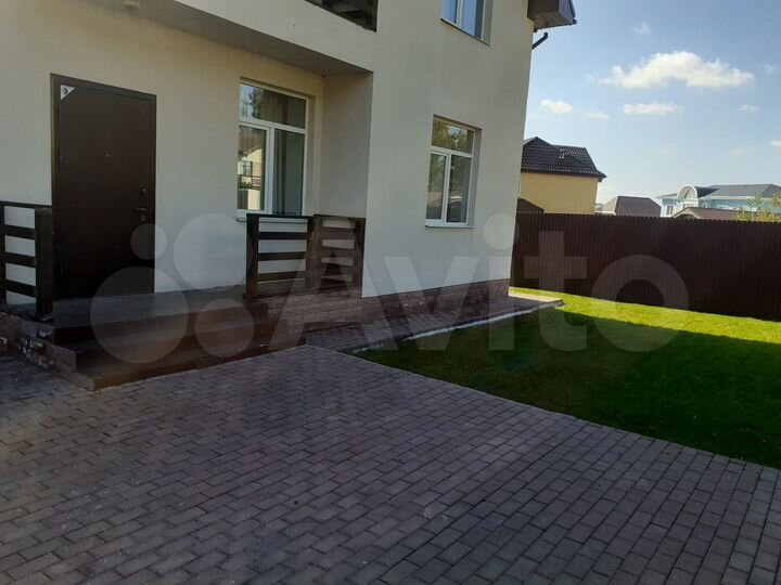 Коттедж 230 м² на участке 10 сот.