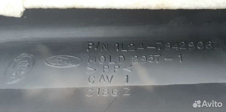 Обшивка крышки багажника Ford Explorer 3