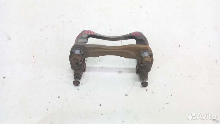 Скоба суппорта передняя Toyota Camry XV50 2014