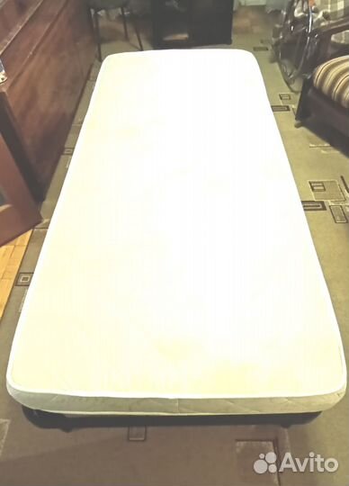 Кровать односпальная с матрасом