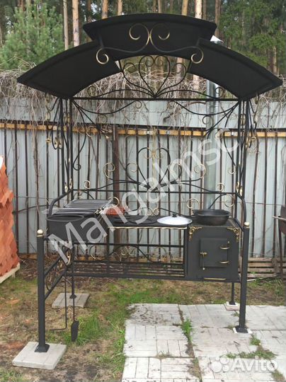 Мангал с крышей