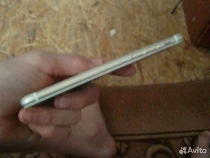 Телефон iPhone 6s