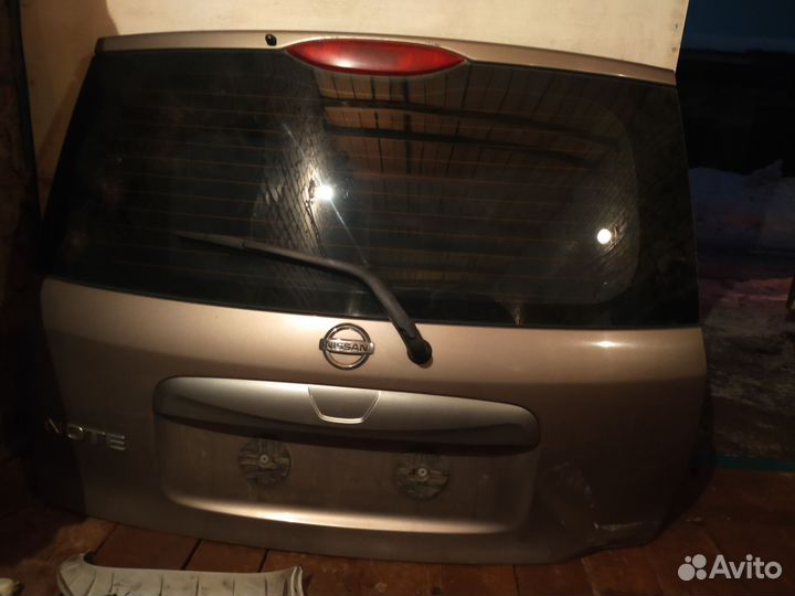 Крышка багажника в сборе Nissan Note E11