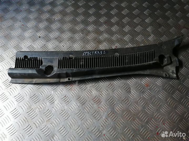 Решетка под лобовое стекло, жабо левая Kia Spectra