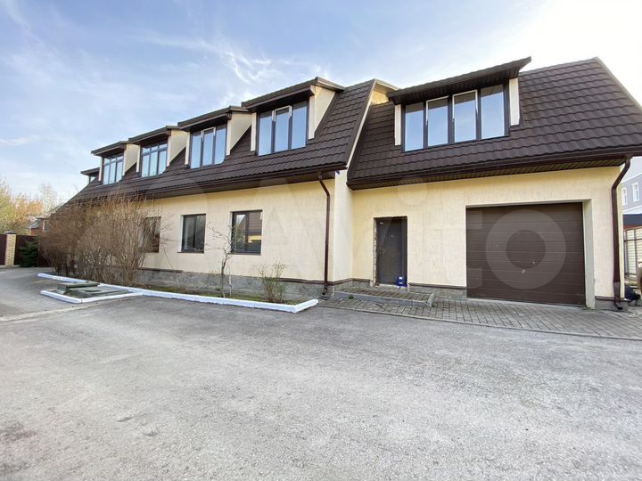 Таунхаус 250 м² на участке 6 сот.