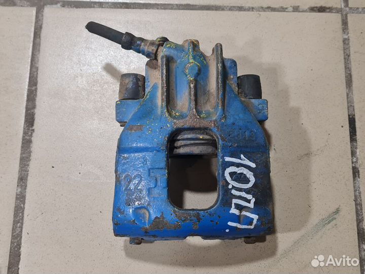 Передний суппорт Ford Focus 1 седан