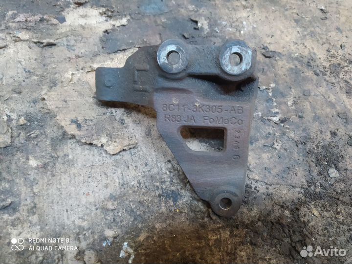 Кронштейн правого привода Ford Transit 8