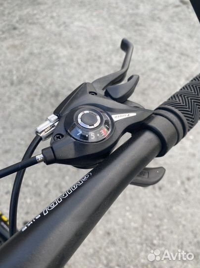 Велосипед на литых дисках 26 колеса