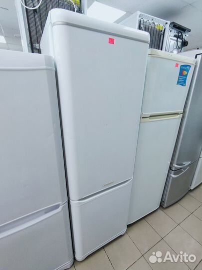 Двухкамерный холодильник Hotpoint -Ariston