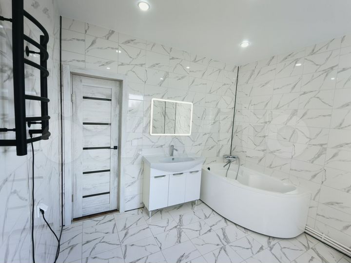 Дом 170 м² на участке 5 сот.