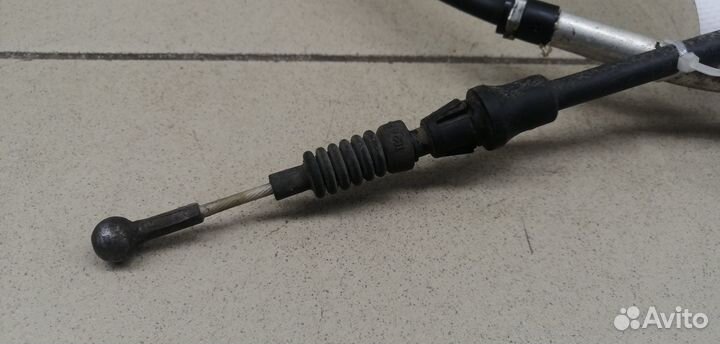 Трос стояночного тормоза правый Yeti 2009