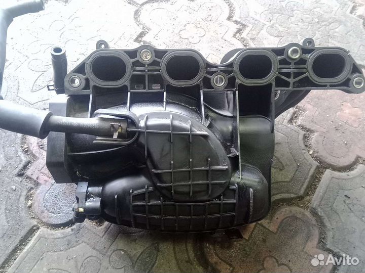 Впускной коллектор на Киа Рио 3