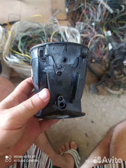 Дефлектор воздушный Volkswagen Caddy 04-15