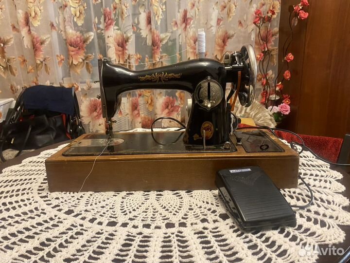Швейная машинка с электрическим приводом