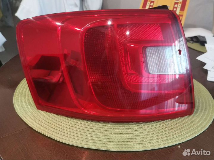 Задний левый фонарь jetta 6