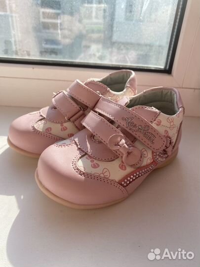 Ботинки для девочки 22 размер новые осень