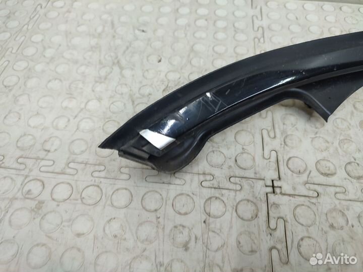 Уплотнитель стекла двери передний левый