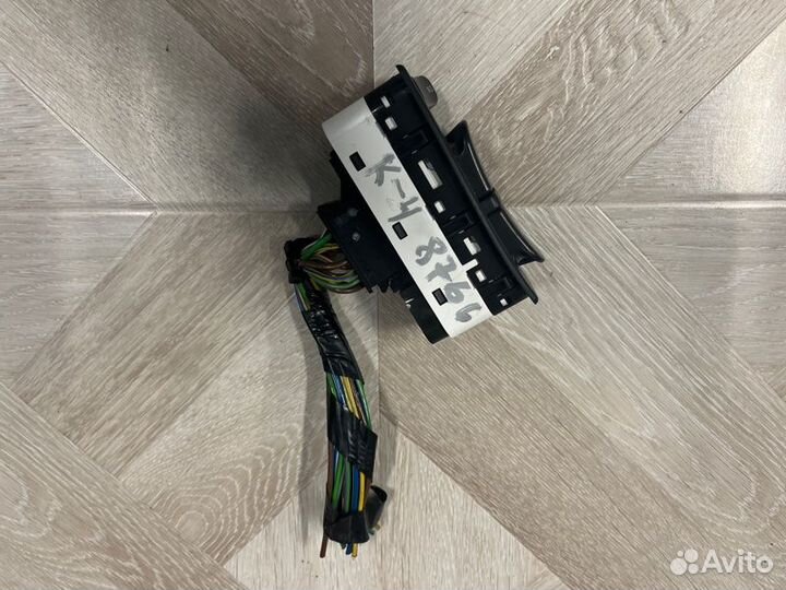 Блок кнопок стеклоподъёмников центральной консоли