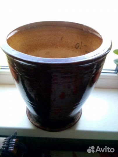 Большой цветочный горшок