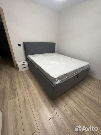 Кровать двухспальная с матрасом 160 200