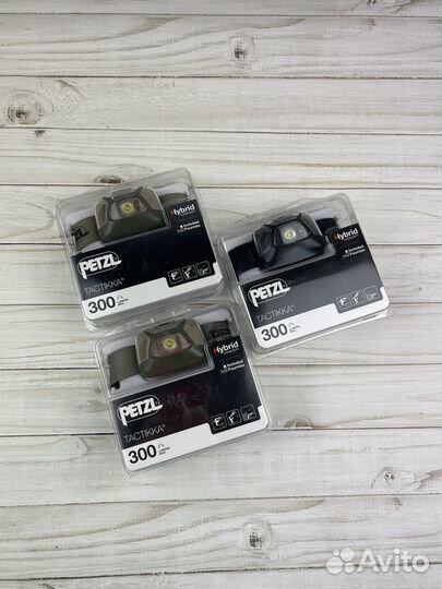 Фонарь Petzl tactikka 300 лм