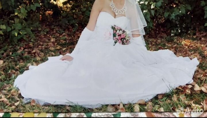 Свадебное платье со шлейфом