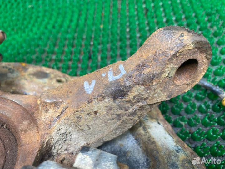 Кулак поворотный передний левый Opel Vectra B