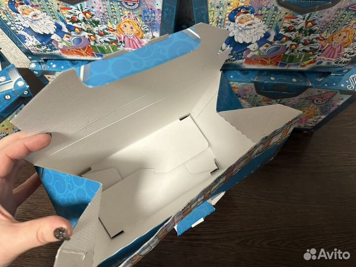 Коробка подарочная новогодняя