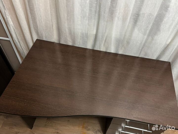 Письменный стол