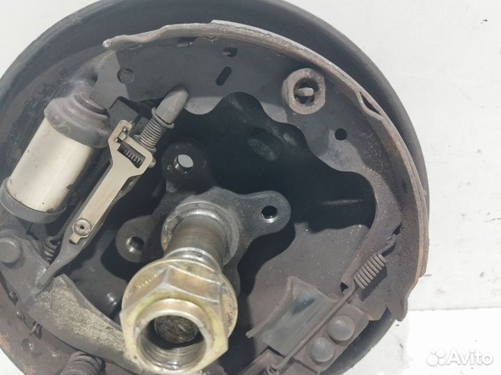 Щит опорный задний правый Ниссан Альмера Г15