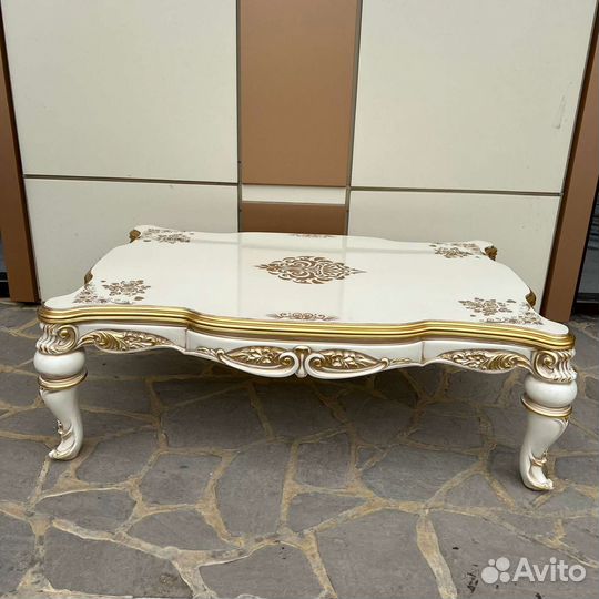 Журнальный столик