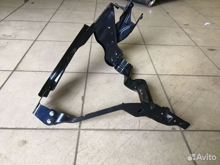 Суппорт фары передний правый