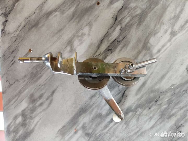 Машинка для закатки жестяных банок