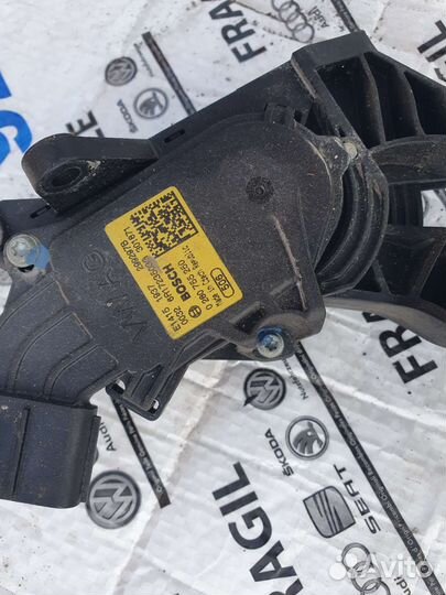 Педаль газа Шкода Рапид