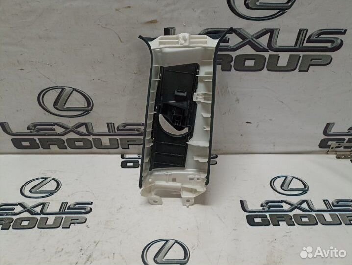 Обшивка стойки лев. Lexus RX450h