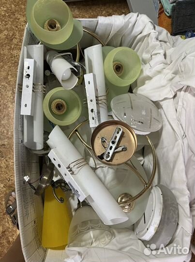 Люстры, бра