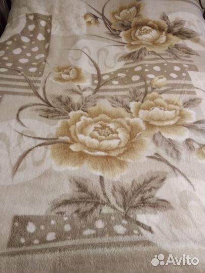 Пледы и покрывало бу