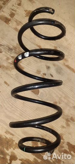 Пружина передняя Пежо 3008(308) 2012г