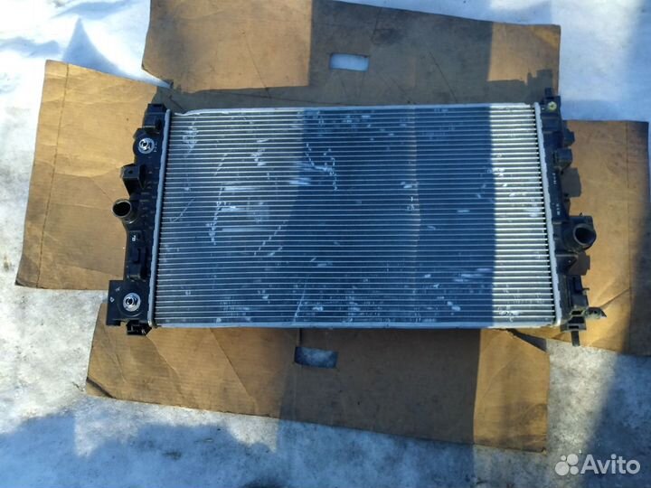 Радиатор двигателя АКПП Opel Astra J