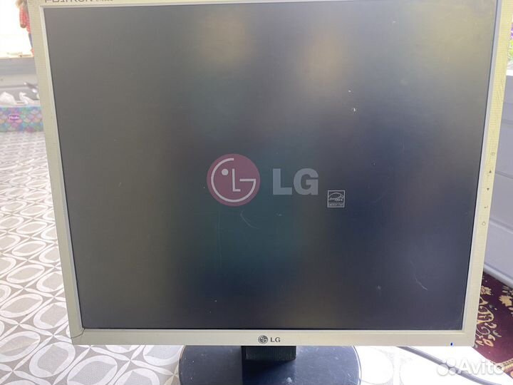 Монитор LG l1953s