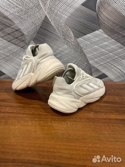 Кроссовки Adidas ozelia размер 40