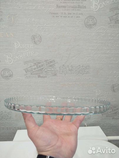 Поднос стеклянный с резным кантиком