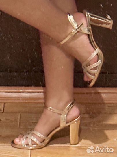 Босоножки-туфли женские золотые