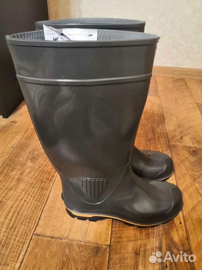 Резиновые сапоги
