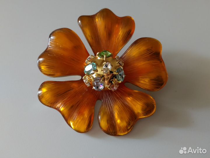 Брошь 
