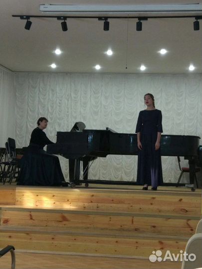 Репетитор по вокалу и пианино