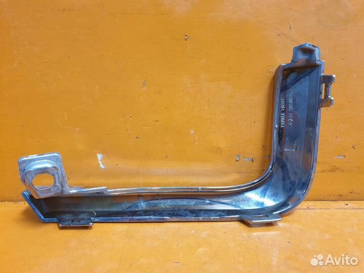 Накладка окантовки птф верхняя левая Toyota Land